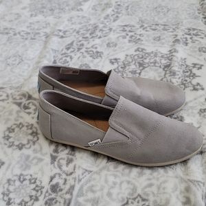 TOMS size 8.5